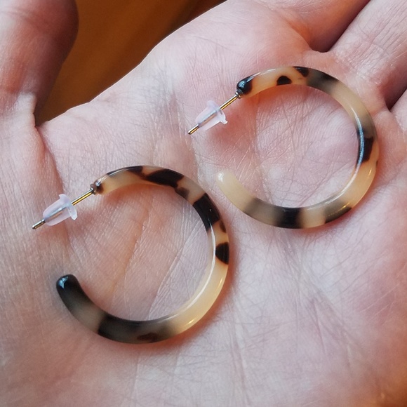 NWOT Tortoise Shell Leopard Hoop Earrings - Picture 7 of 9